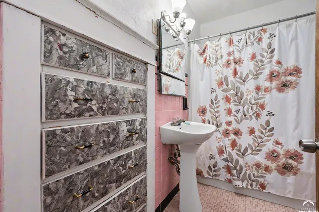 $299,900 | 107 East Hale Street, Spring Hill, KS 66083