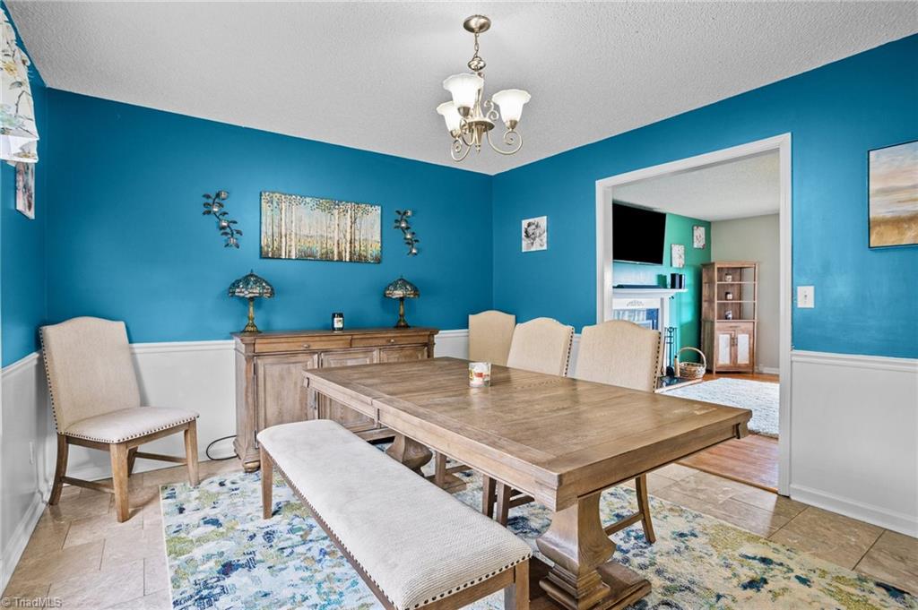 126 Central Oaks Road Clemmons, NC 27012 - Photo 10 of 40 Dining room