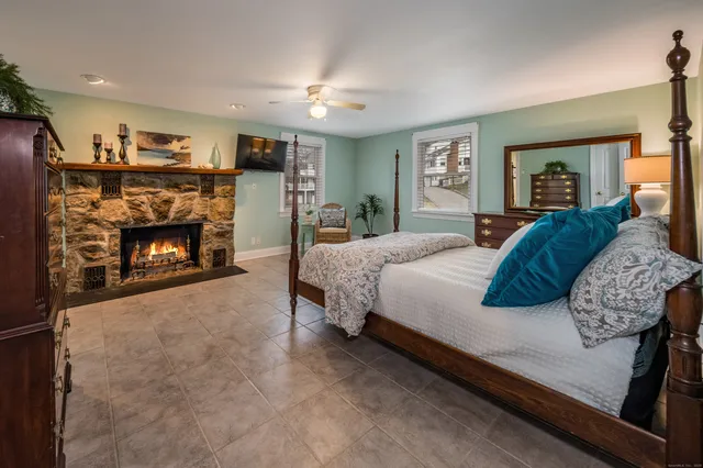 $2,285,000 | 223 Giants Neck Road, East Lyme, CT 06357