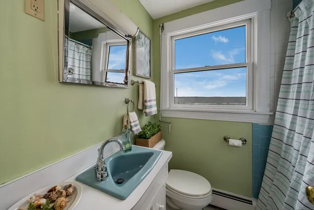 $2,285,000 | 223 Giants Neck Road, East Lyme, CT 06357