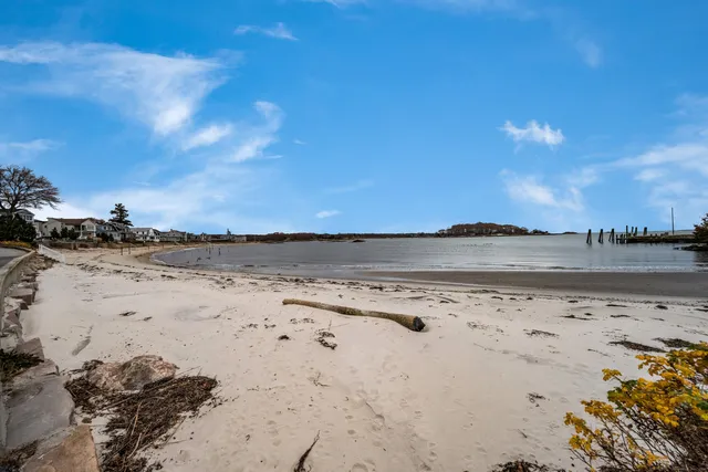 $2,285,000 | 223 Giants Neck Road, East Lyme, CT 06357