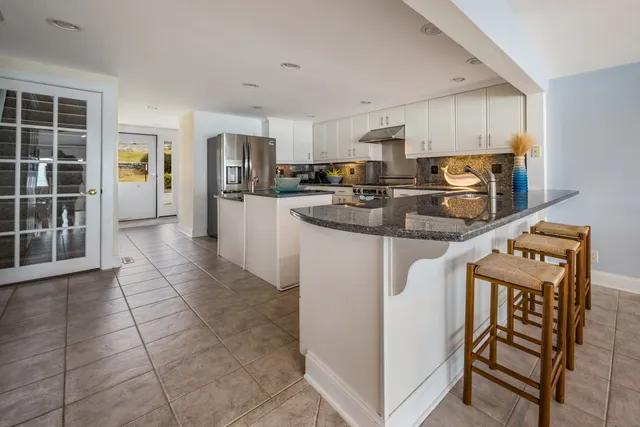 $2,285,000 | 223 Giants Neck Road, East Lyme, CT 06357