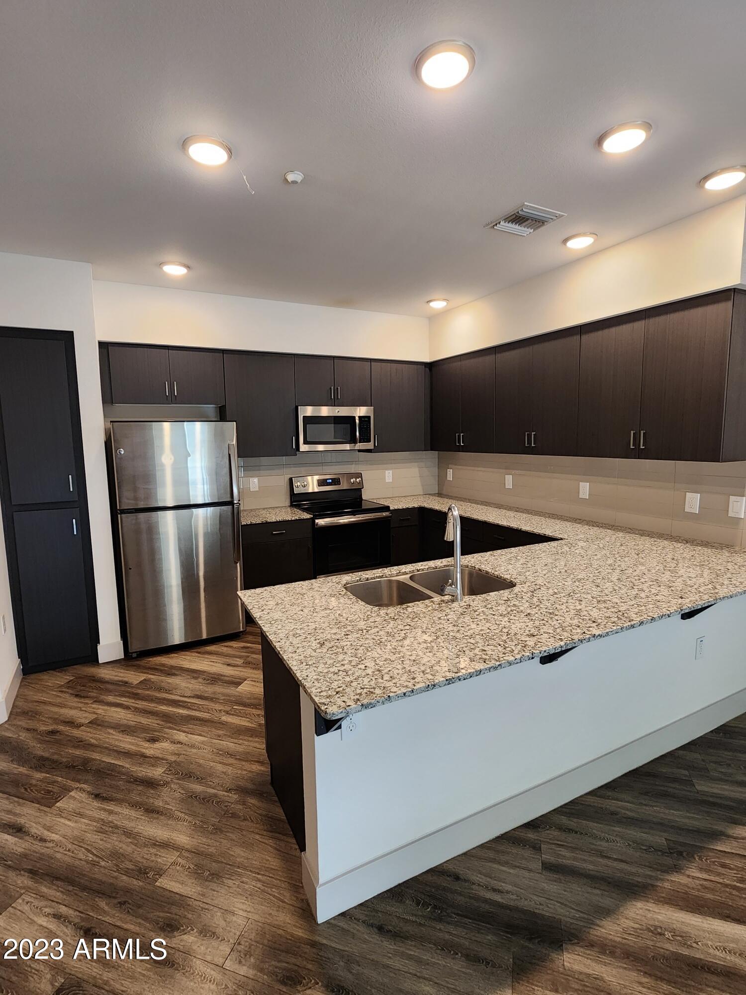 250 East Ray Road, Unit A1 Chandler, AZ 85225 - Photo 3 of 16 A1 Kitchen