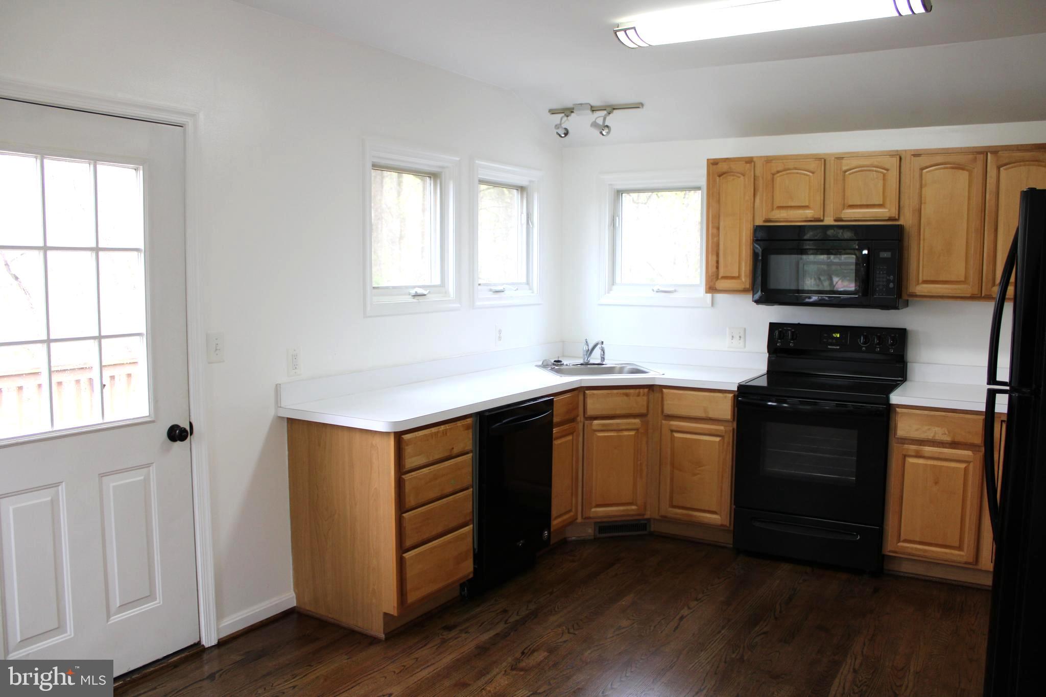 653 Pine Grove Road Bluemont, VA 20135 - Photo 12 of 30 Kitchen showing access to Back Deck