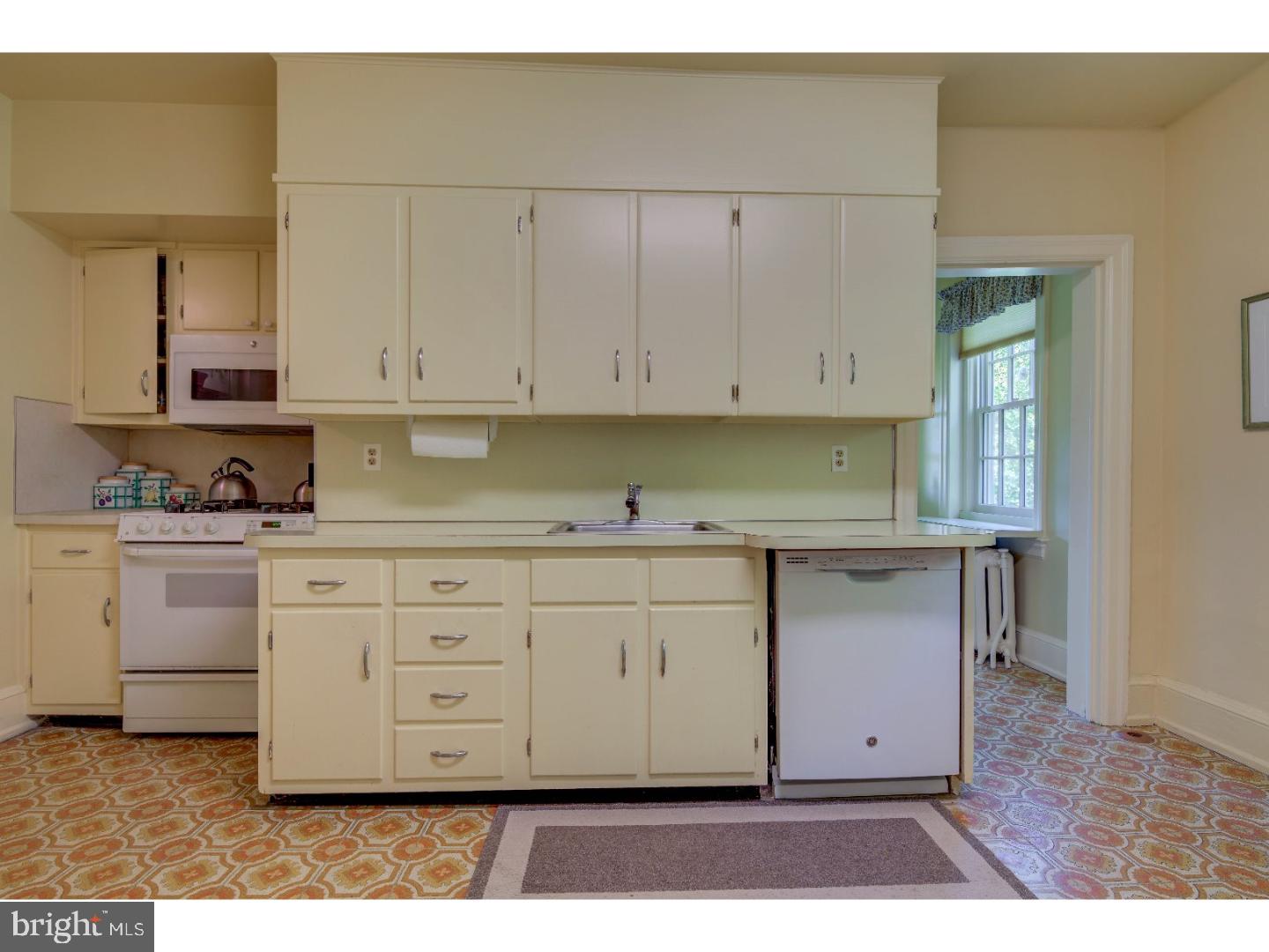 227 Broughton Lane Villanova, PA 19085 - Photo 8 of 22 Kitchen