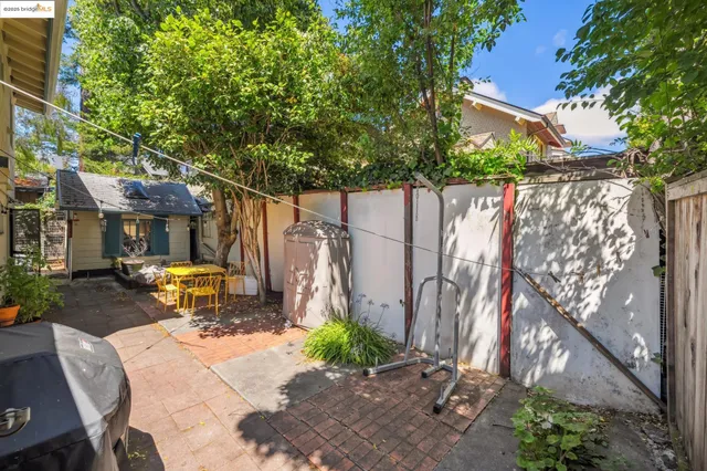 a view of front of house with a small yard