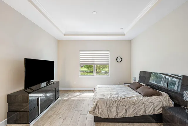 a en suite bathroom with a double vanity sink and a mirror