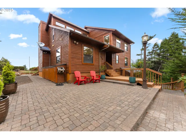 $775,000 | 620 John Avenue, Coos Bay, OR 97420