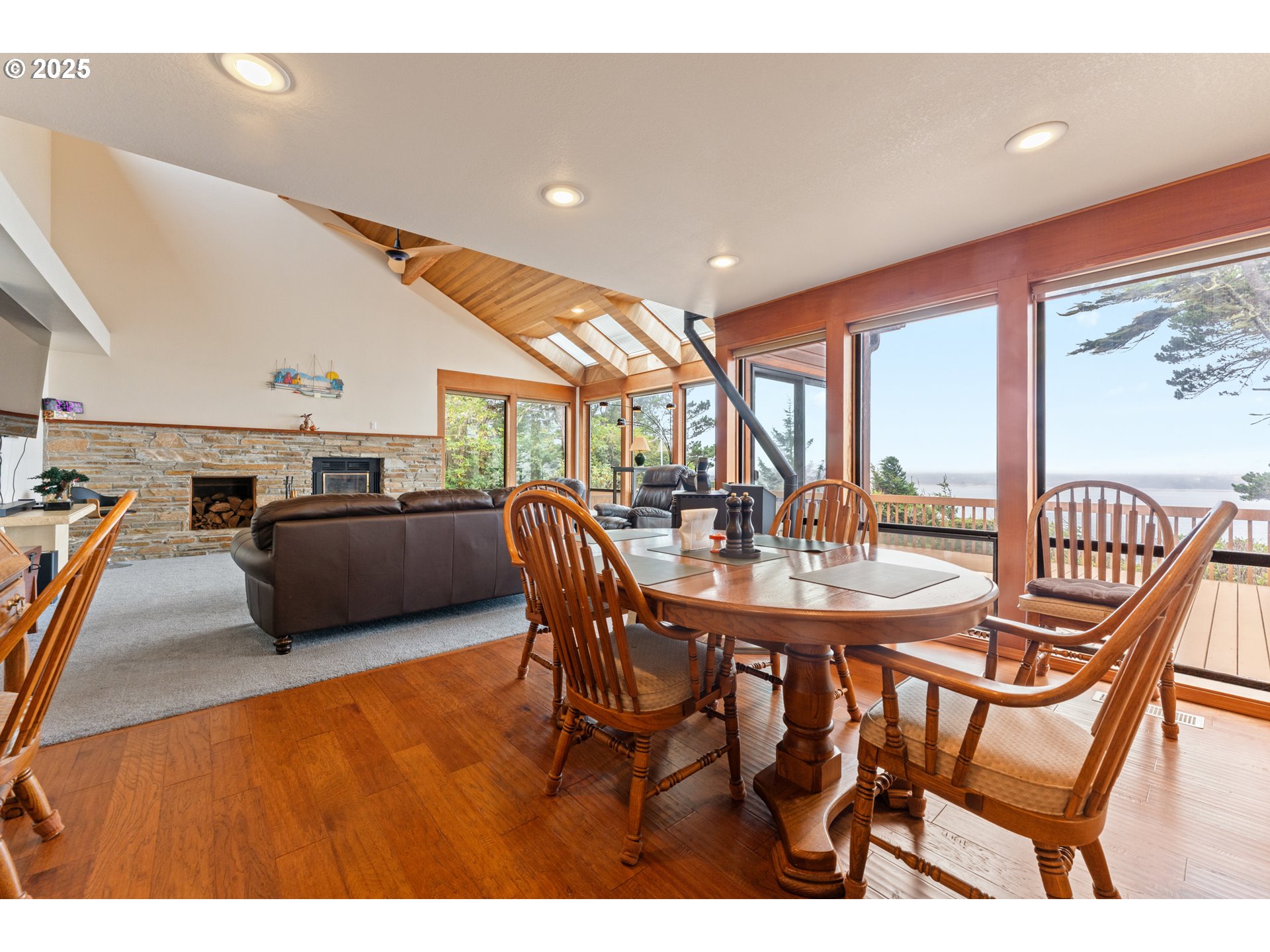 620 John Avenue Coos Bay, OR 97420 - Photo 13 of 44