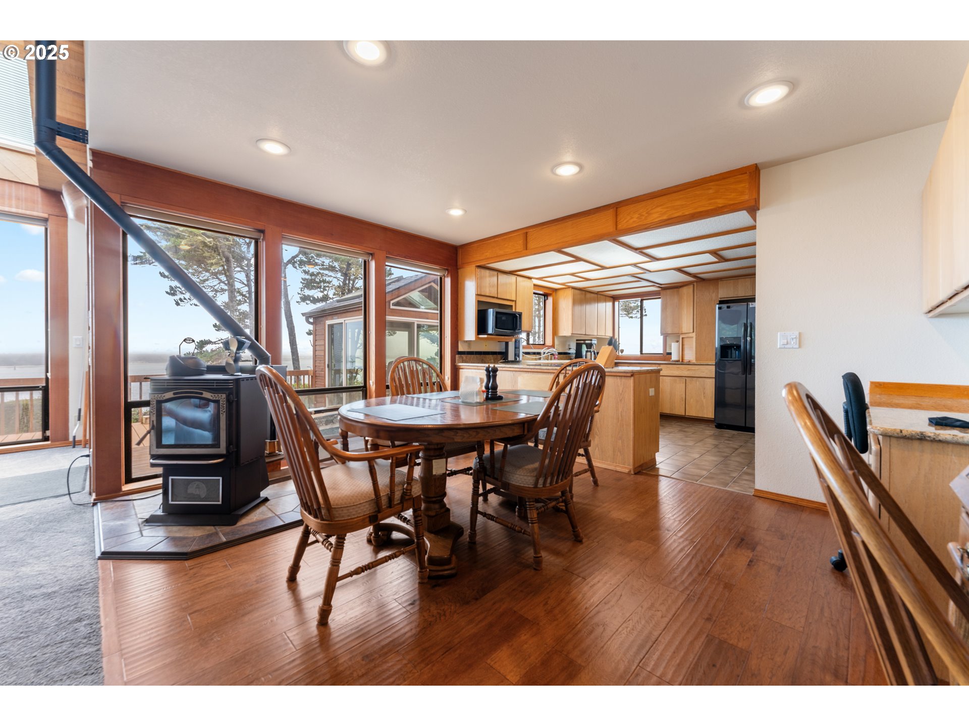 620 John Avenue Coos Bay, OR 97420 - Photo 15 of 44