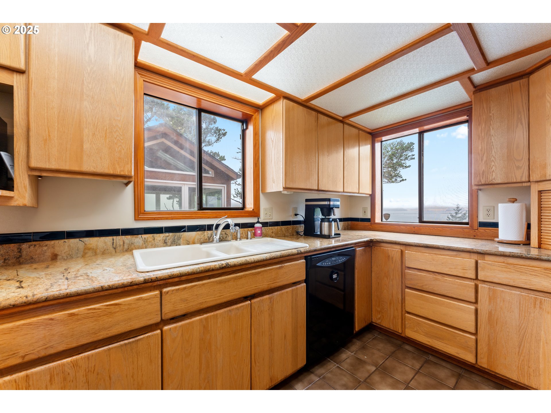 620 John Avenue Coos Bay, OR 97420 - Photo 19 of 44