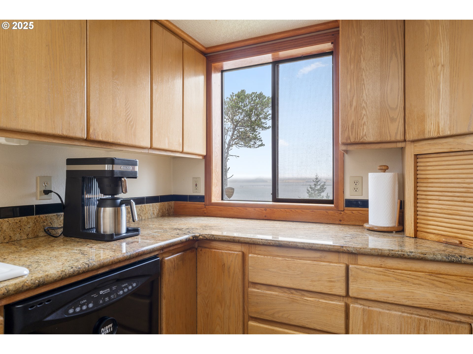 620 John Avenue Coos Bay, OR 97420 - Photo 20 of 44