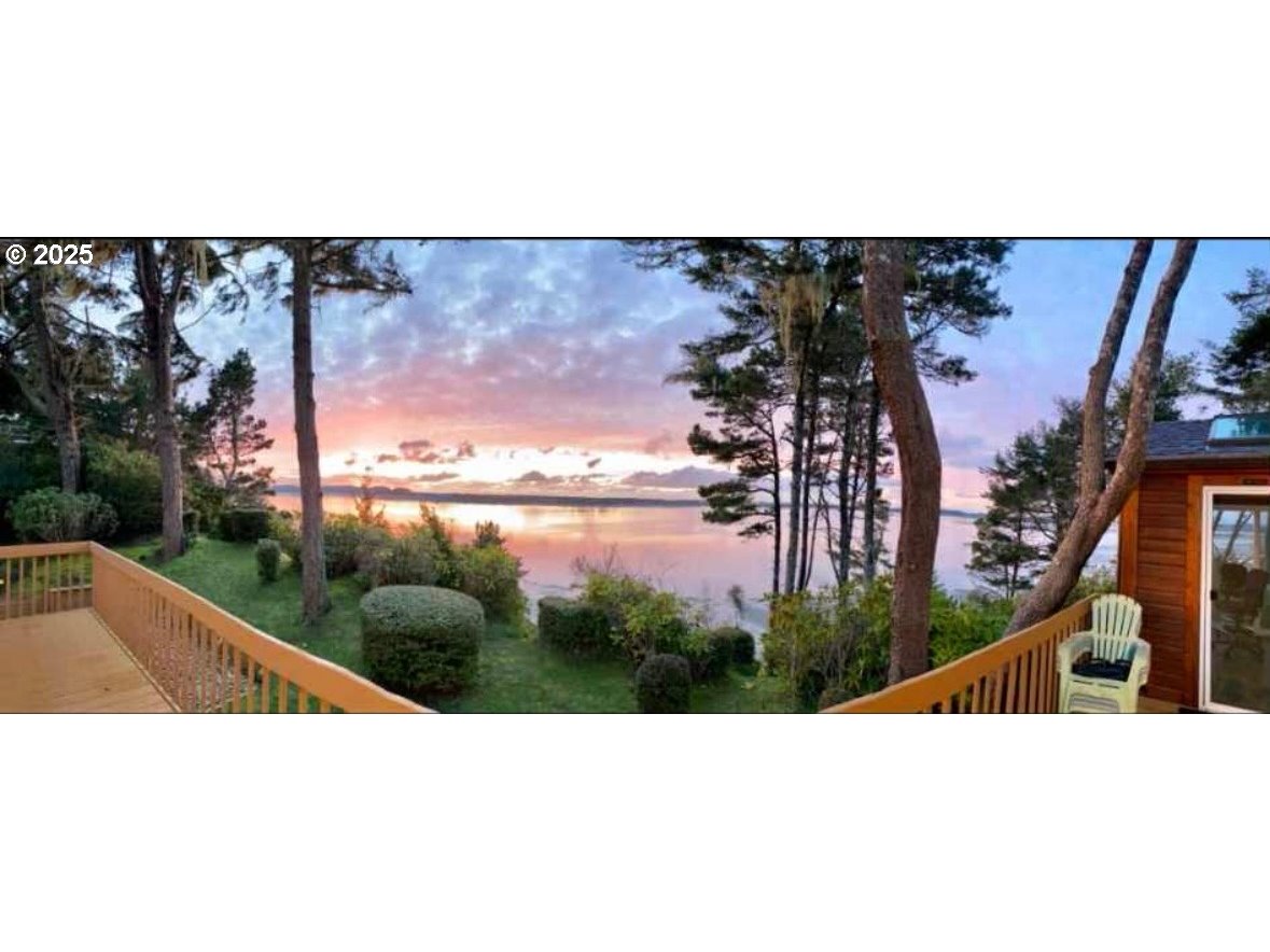 620 John Avenue Coos Bay, OR 97420 - Photo 5 of 44