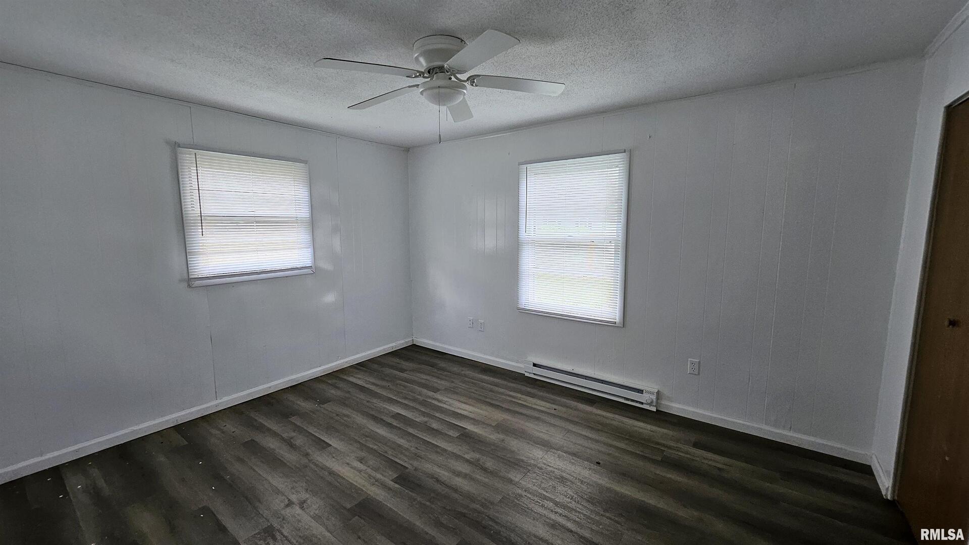 84 Yakima Circle McClure, IL 62957 - Photo 9 of 9 an empty room with a window