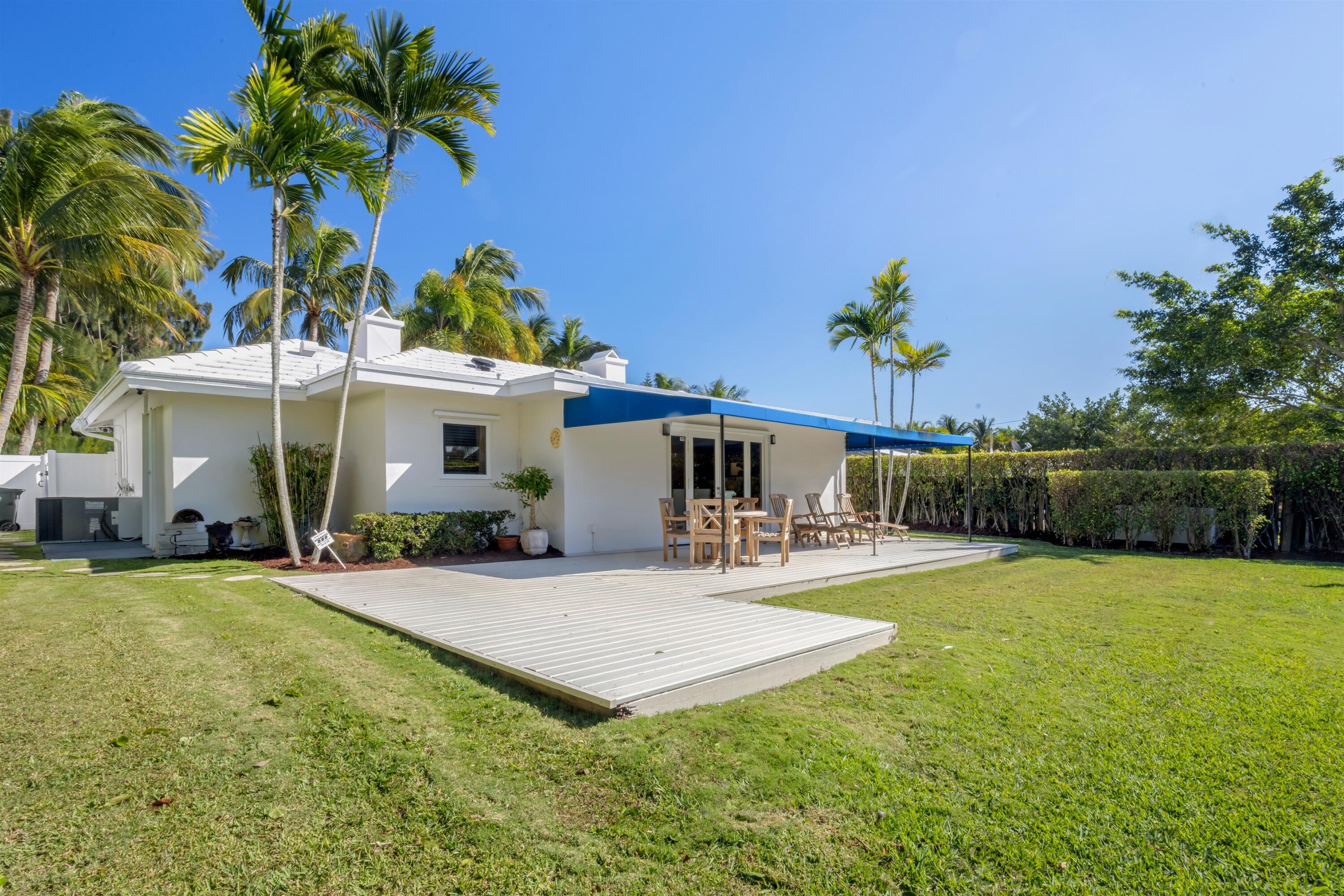 481 Northwest 5th Avenue Boca Raton, FL 33432 - Photo 27 of 28 a view of a house with swimming pool and sitting area