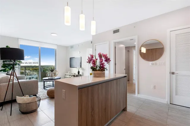 $495,000 | 3900 Biscayne Boulevard, Unit N905, Miami, FL 33137