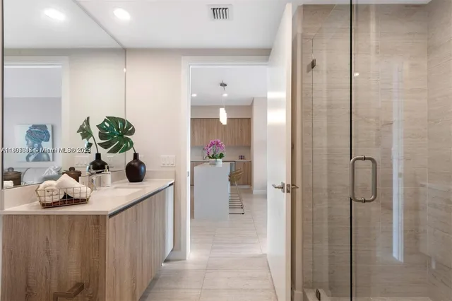 $495,000 | 3900 Biscayne Boulevard, Unit N905, Miami, FL 33137