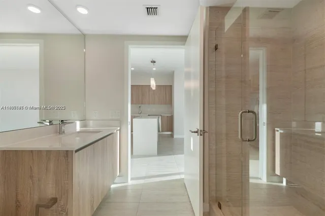 $495,000 | 3900 Biscayne Boulevard, Unit N905, Miami, FL 33137