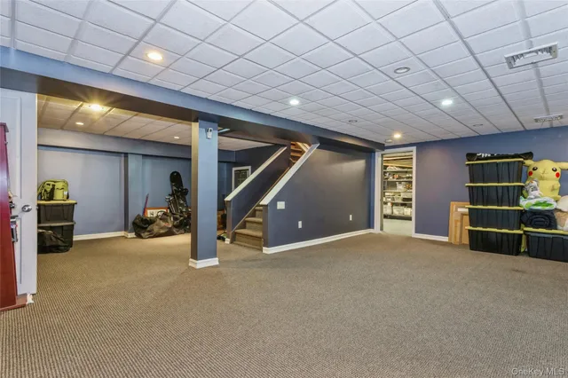 a view of a livingroom with furniture and a ceiling fan