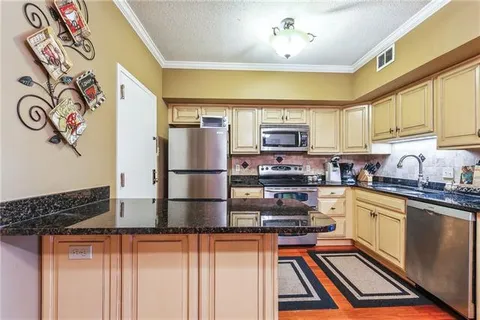 $405,000 | 1750 St Charles Avenue, Unit 505, New Orleans, LA 70130