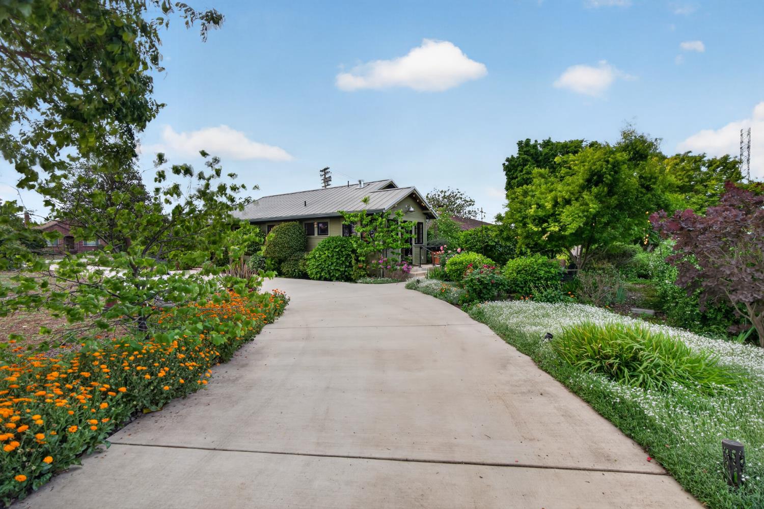 14621 East 8 Mile Road Linden, CA 95236 - Photo 4 of 38 a view of a pathway with a yard