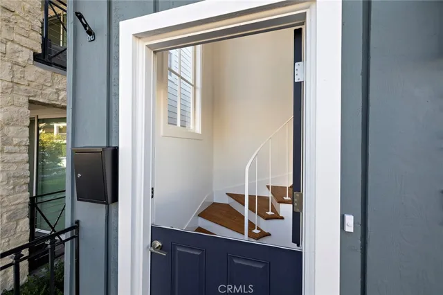 a outdoor view of a house