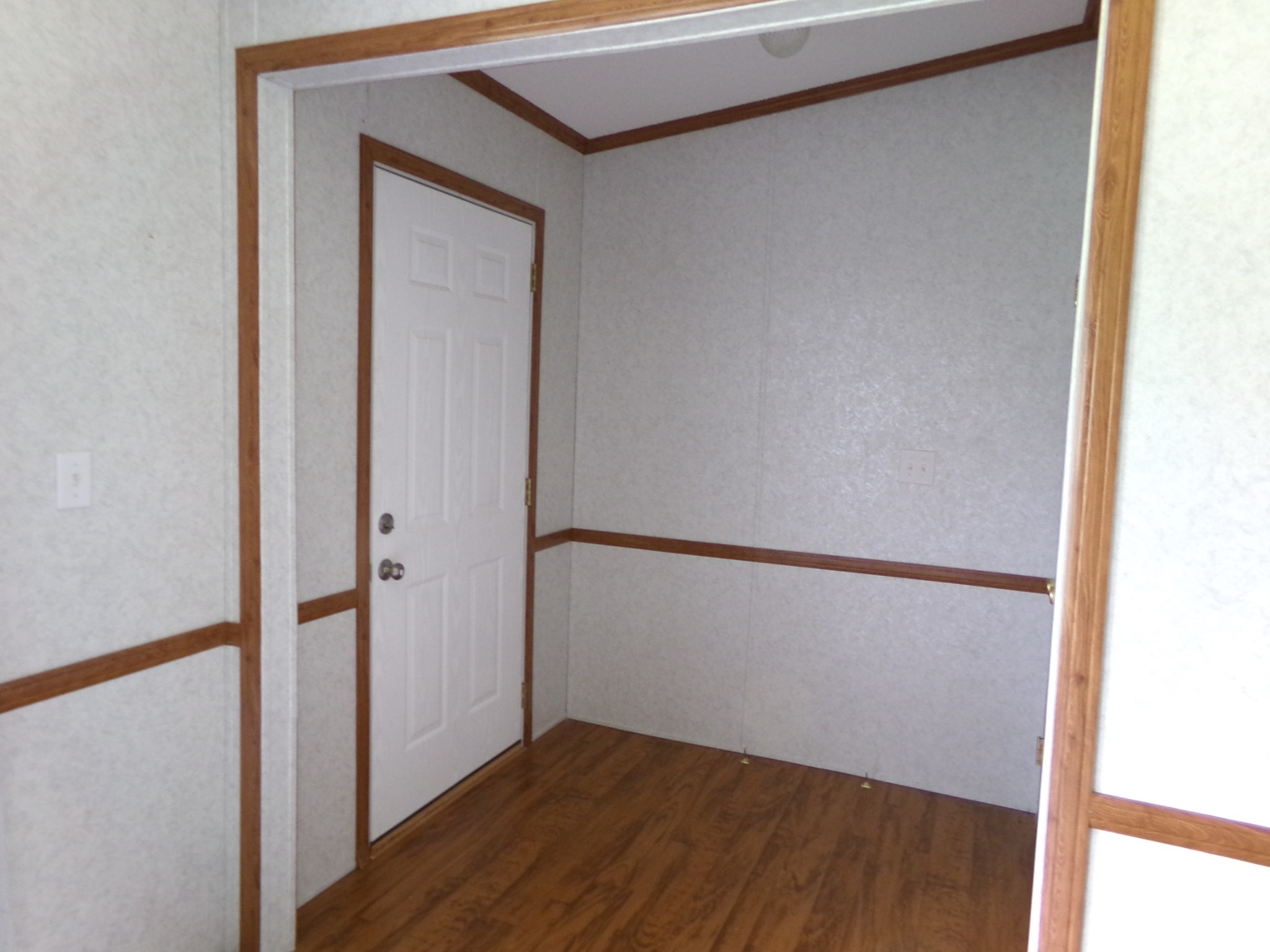 258 Paul Thompson Road Bethpage, TN 37022 - Photo 4 of 23 a view of small space with wooden floor