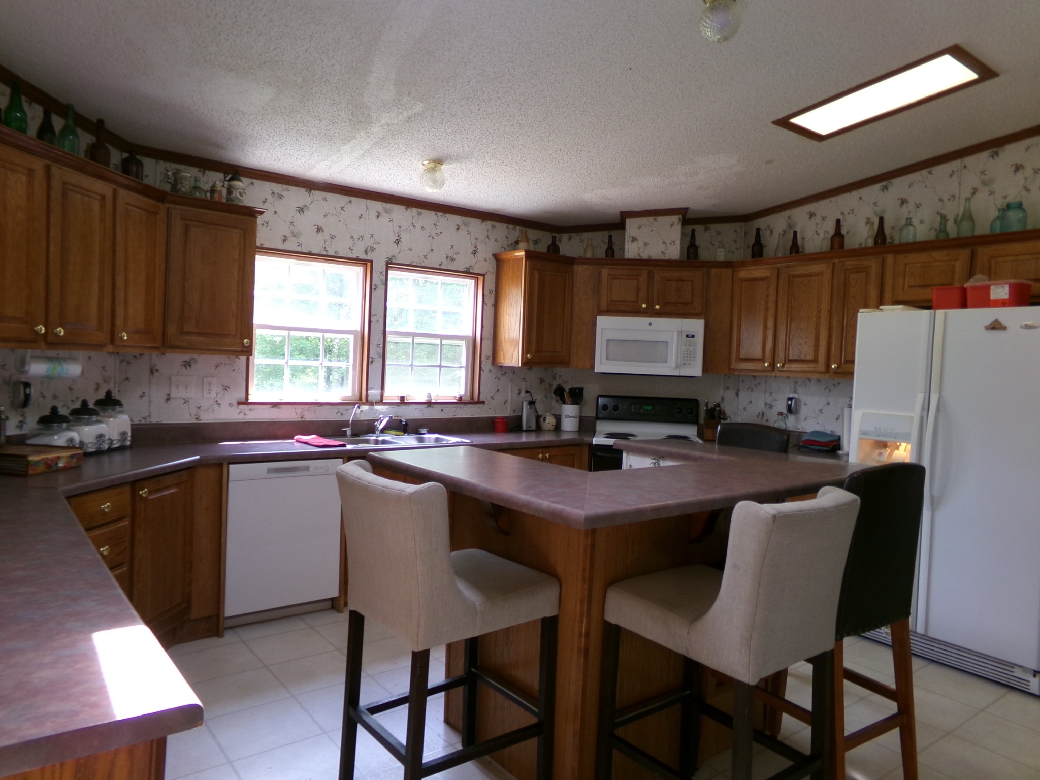 258 Paul Thompson Road Bethpage, TN 37022 - Photo 9 of 23 a kitchen with a table chairs refrigerator and window