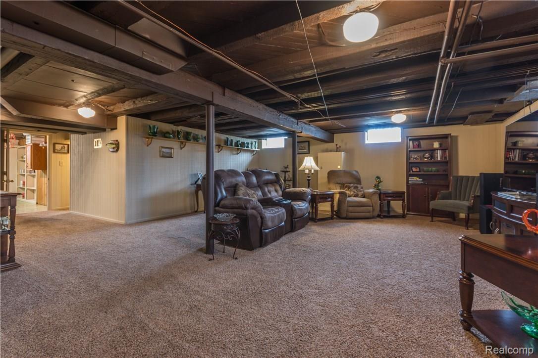 505 Elmhill Road Rochester, MI 48306 - Photo 21 of 25 505 Elmhill-19.jpg