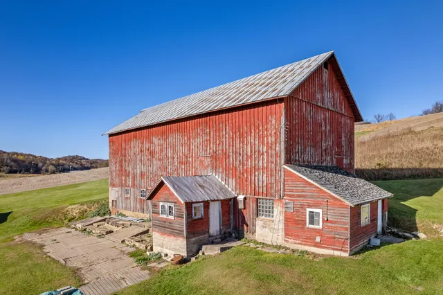 $399,900 | N23764 Wayside Lane, Ettrick, WI 54627