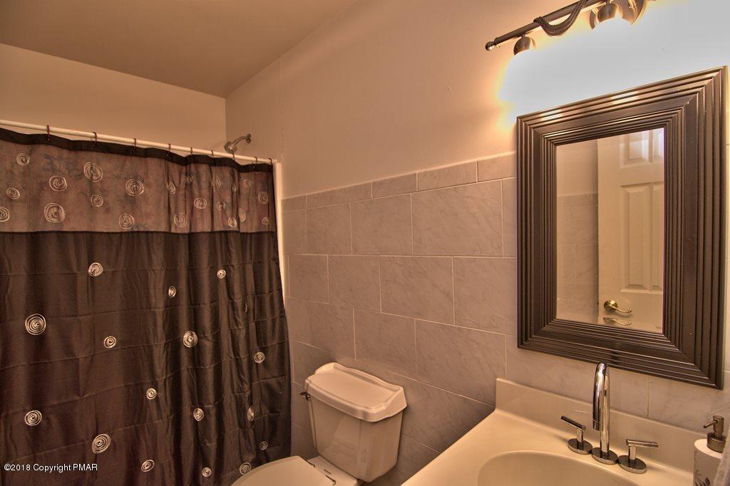 6142 Horatio Road Tobyhanna, PA 18466 - Photo 29 of 34 Main Bath