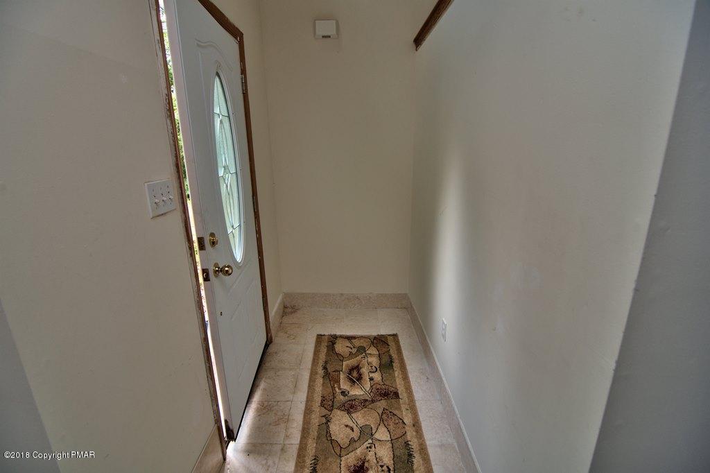 6142 Horatio Road Tobyhanna, PA 18466 - Photo 31 of 34 Foyer