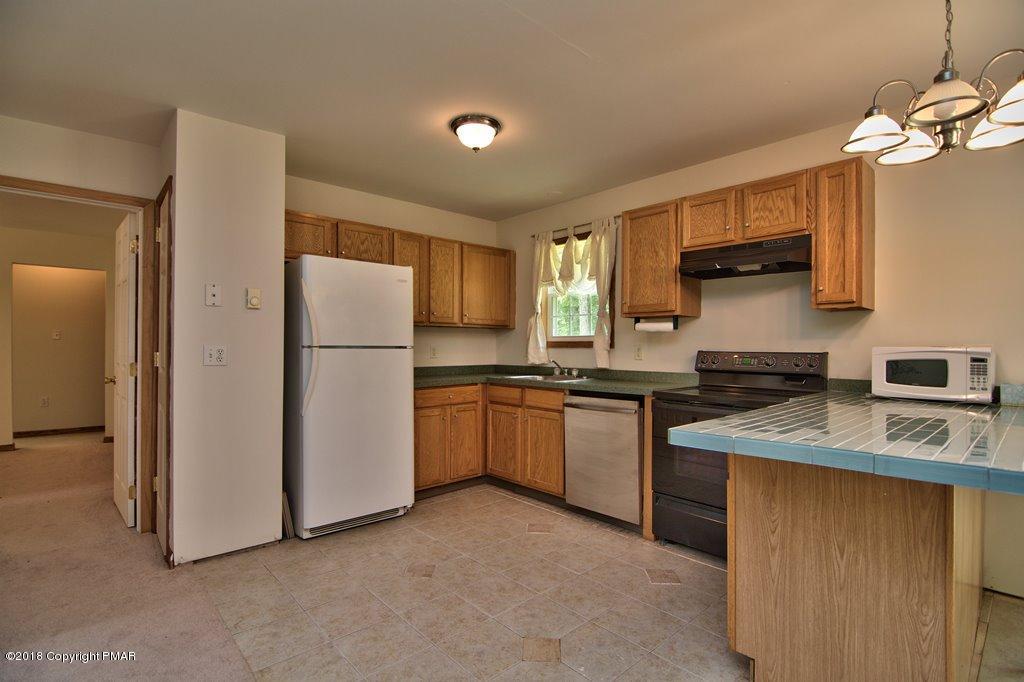 6142 Horatio Road Tobyhanna, PA 18466 - Photo 4 of 34 Kitchen