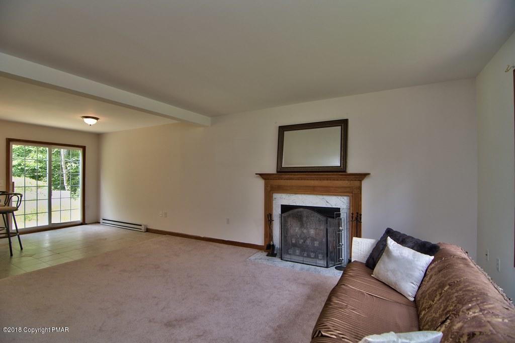 6142 Horatio Road Tobyhanna, PA 18466 - Photo 6 of 34 Living Room view 2