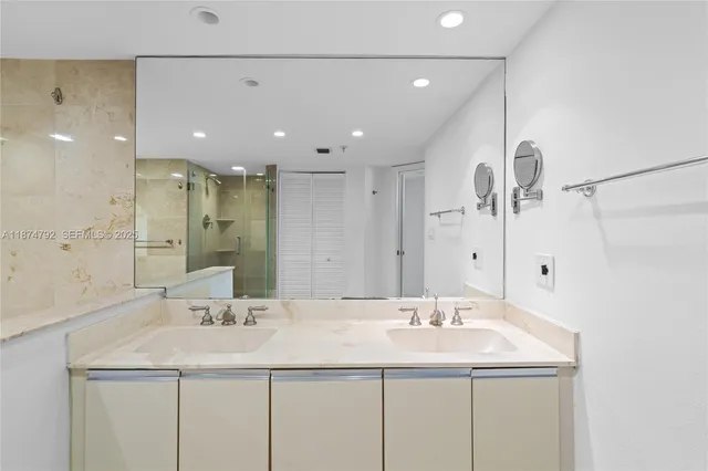 $4,450 | 520 Brickell Key Drive, Unit A705, Miami, FL 33131