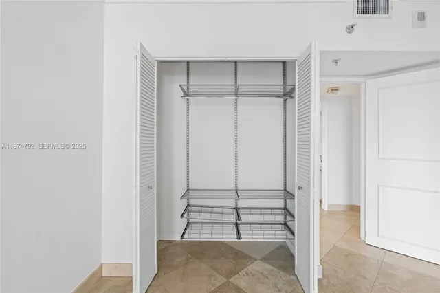 $4,450 | 520 Brickell Key Drive, Unit A705, Miami, FL 33131