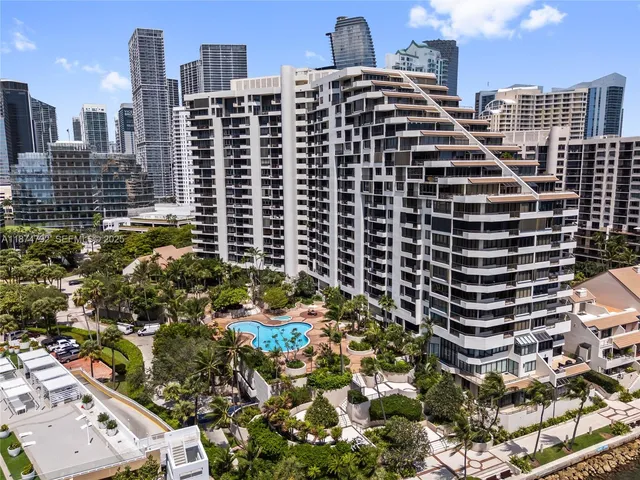 $4,450 | 520 Brickell Key Drive, Unit A705, Miami, FL 33131