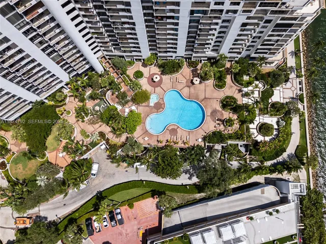 $4,450 | 520 Brickell Key Drive, Unit A705, Miami, FL 33131