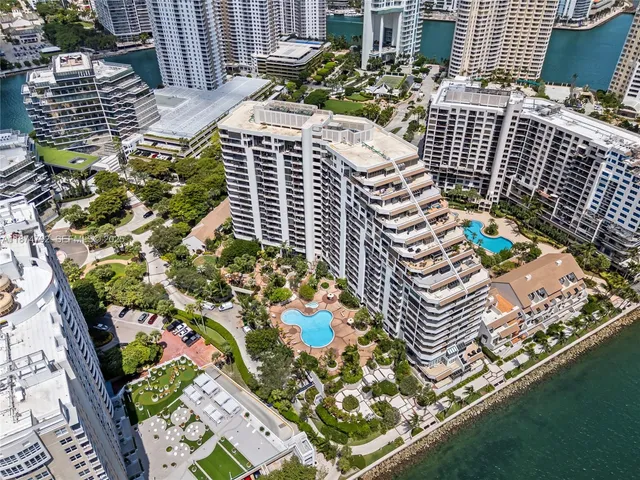 $4,450 | 520 Brickell Key Drive, Unit A705, Miami, FL 33131