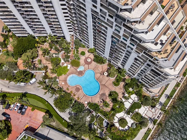 $4,450 | 520 Brickell Key Drive, Unit A705, Miami, FL 33131