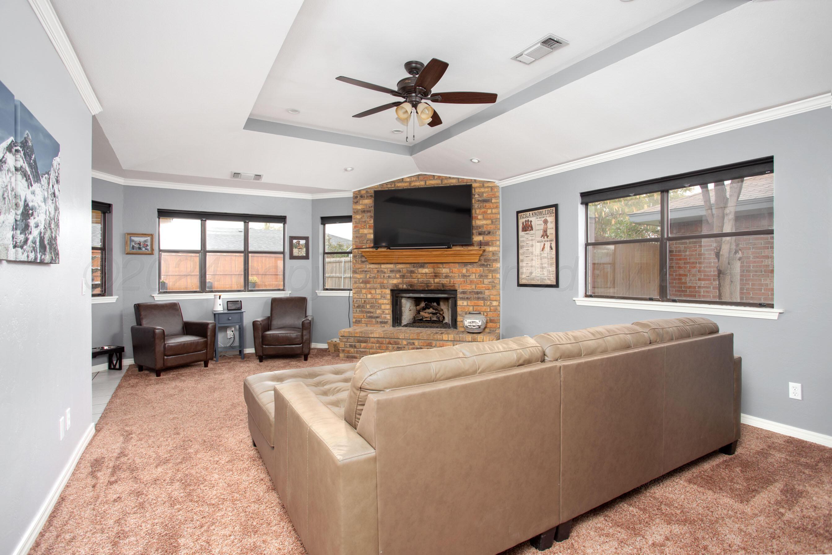 4212 Jamie Trail Amarillo, TX 79110 - Photo 5 of 27 Living Room