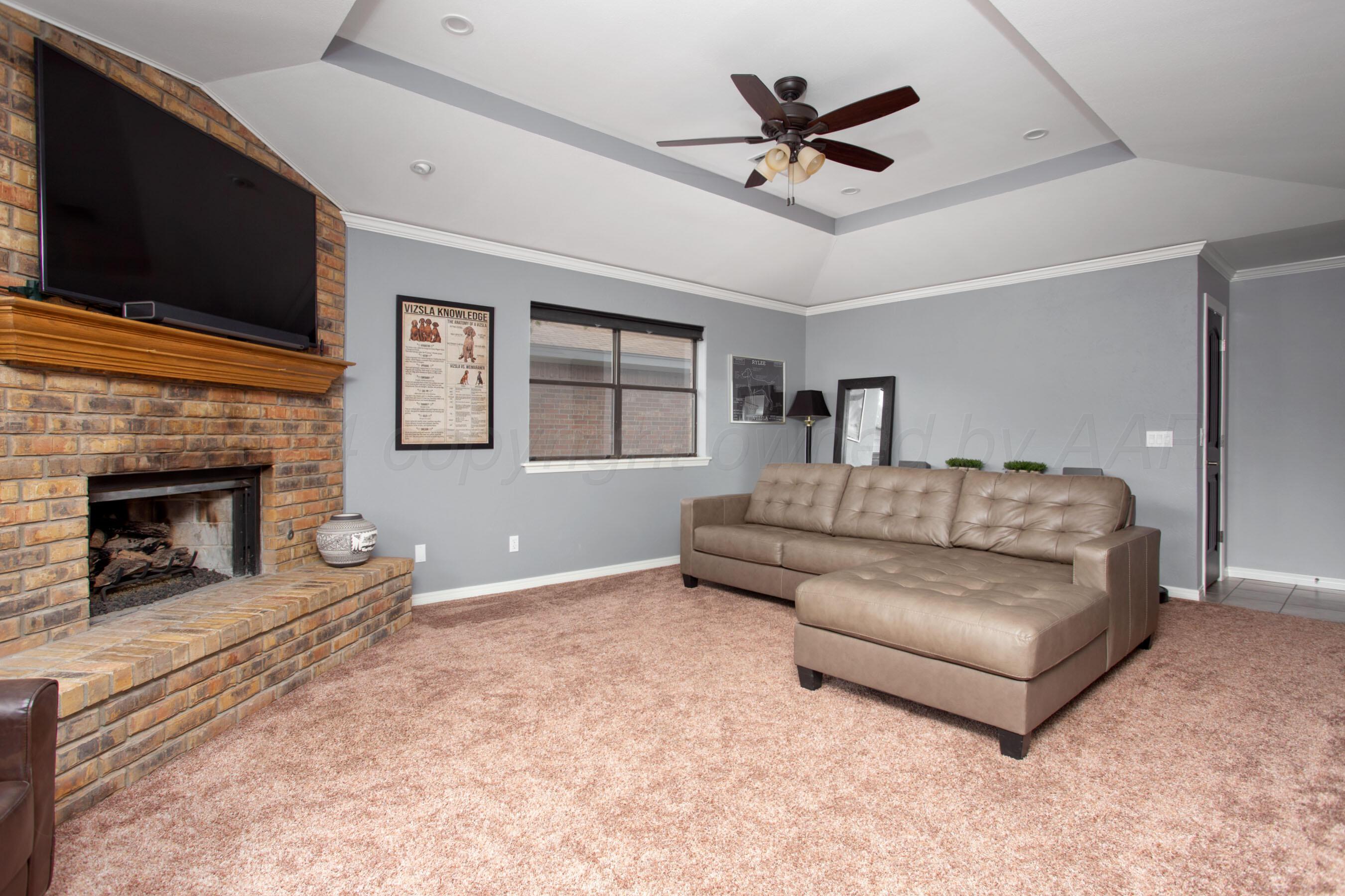 4212 Jamie Trail Amarillo, TX 79110 - Photo 6 of 27 Living Room