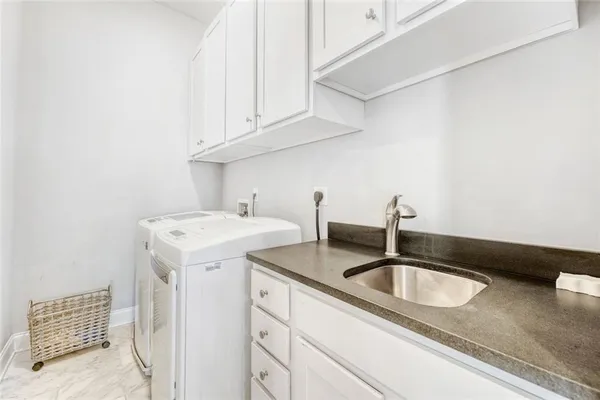 a close view of sink and tap