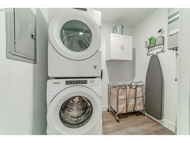 a view of a bedroom with washer and dryer