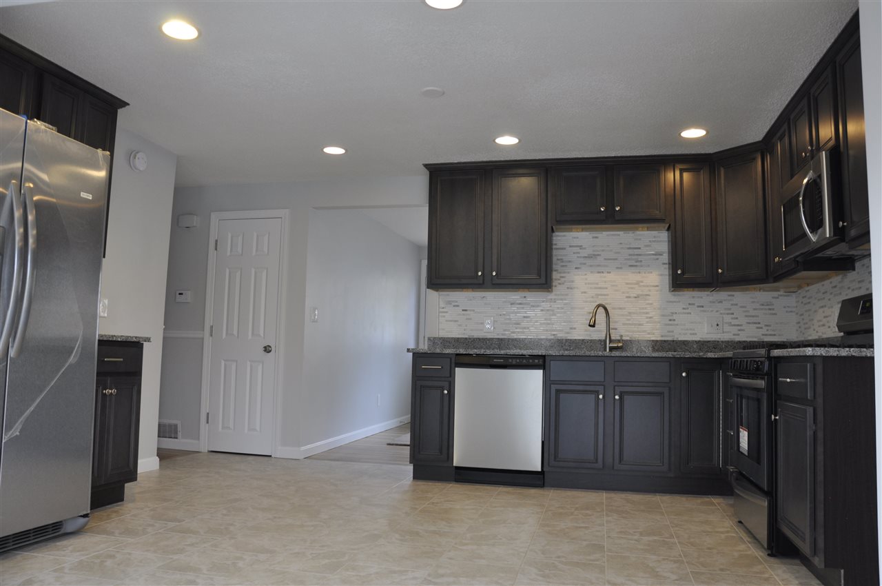 3 Shetland Road Nashua, NH 03062 - Photo 3 of 24 Gallery Image 3
