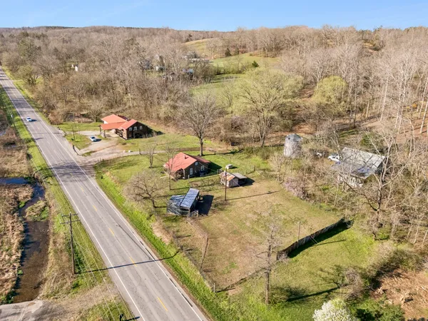 $250,000 | 852 Highway 100, Centerville, TN 37033