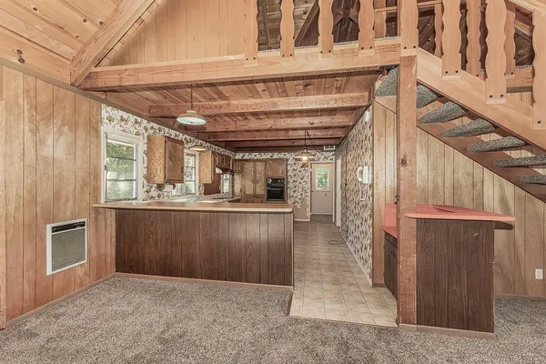a view of entryway and kitchen