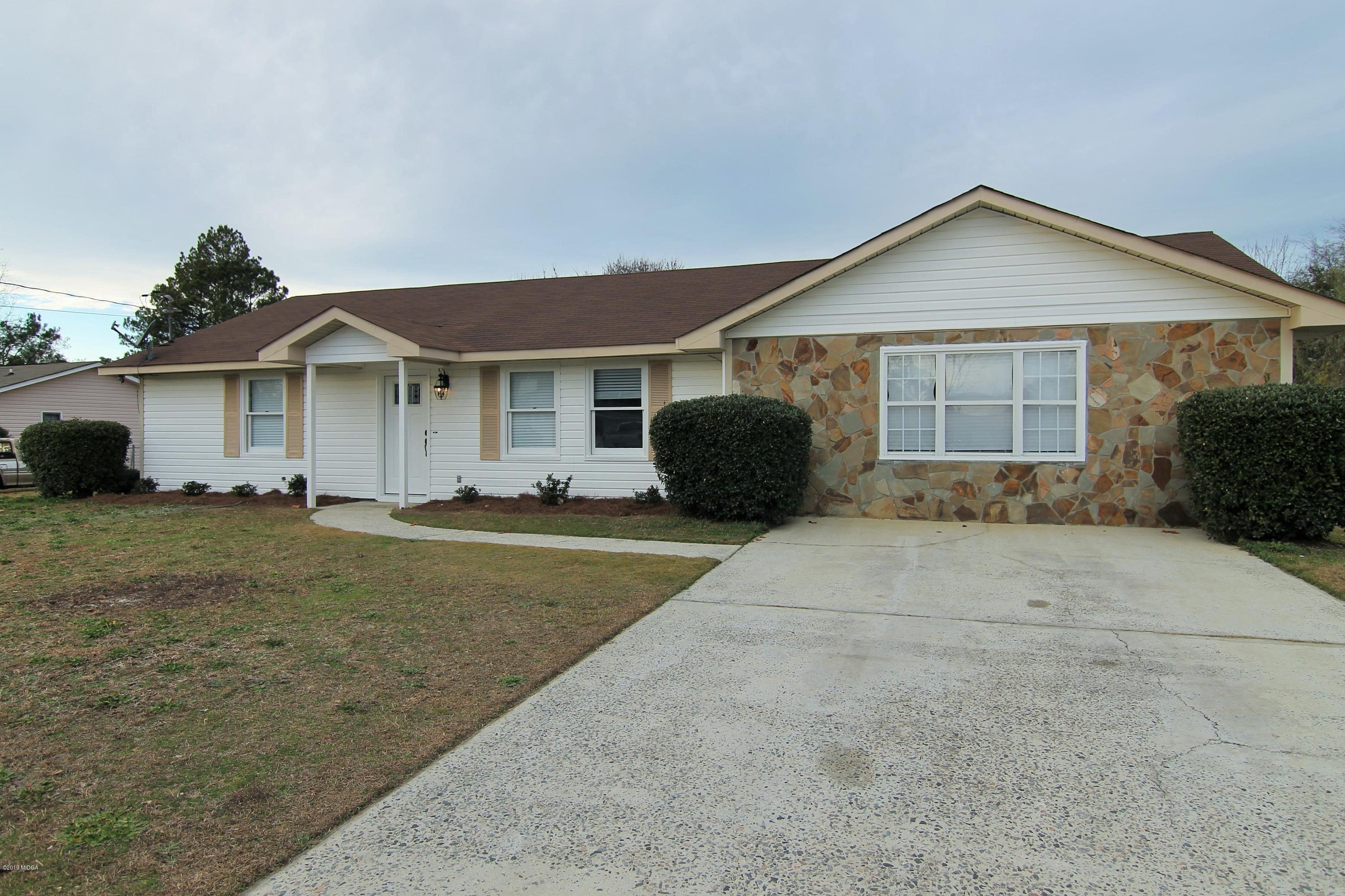 704 Fieldstone Road Warner Robins, GA 31093 - Photo 3 of 29 3