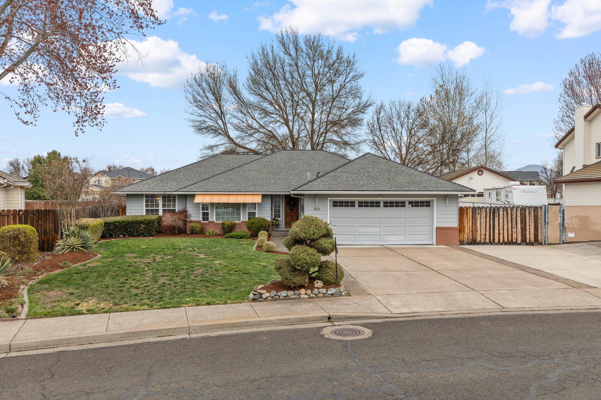 950 Brandon Street Central Point, OR 97502 - Photo 1 of 37 1-web-or-mls-WCIL0473