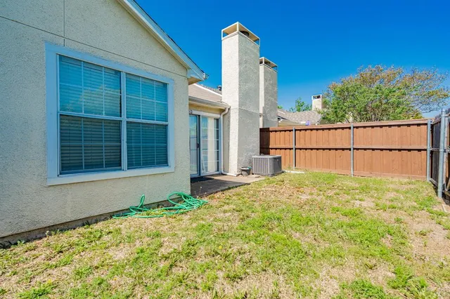 a view of backyard space